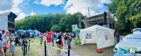 Der Golfclub mit SNAG Stand auf der Sportwiese beim Laternenfest 2025 vor der Peißnitzbühne