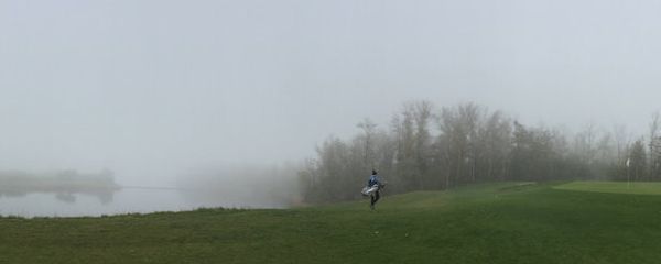 Golf spielen im Winter - Blick über den Hufeisensee